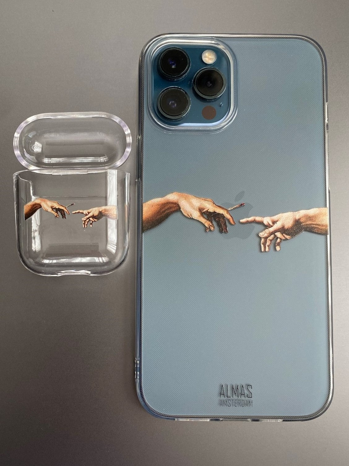 Airpods case - Contact Loading